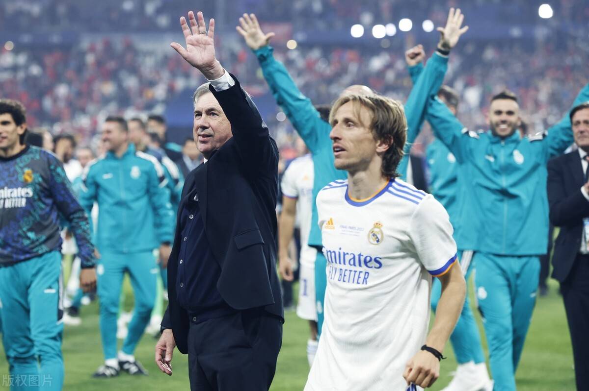 今晨密尔沃基雄鹿调整名单以备西甲；外线爆发环节打磨；质疑声仍在；身体对抗强度拉满的简单介绍